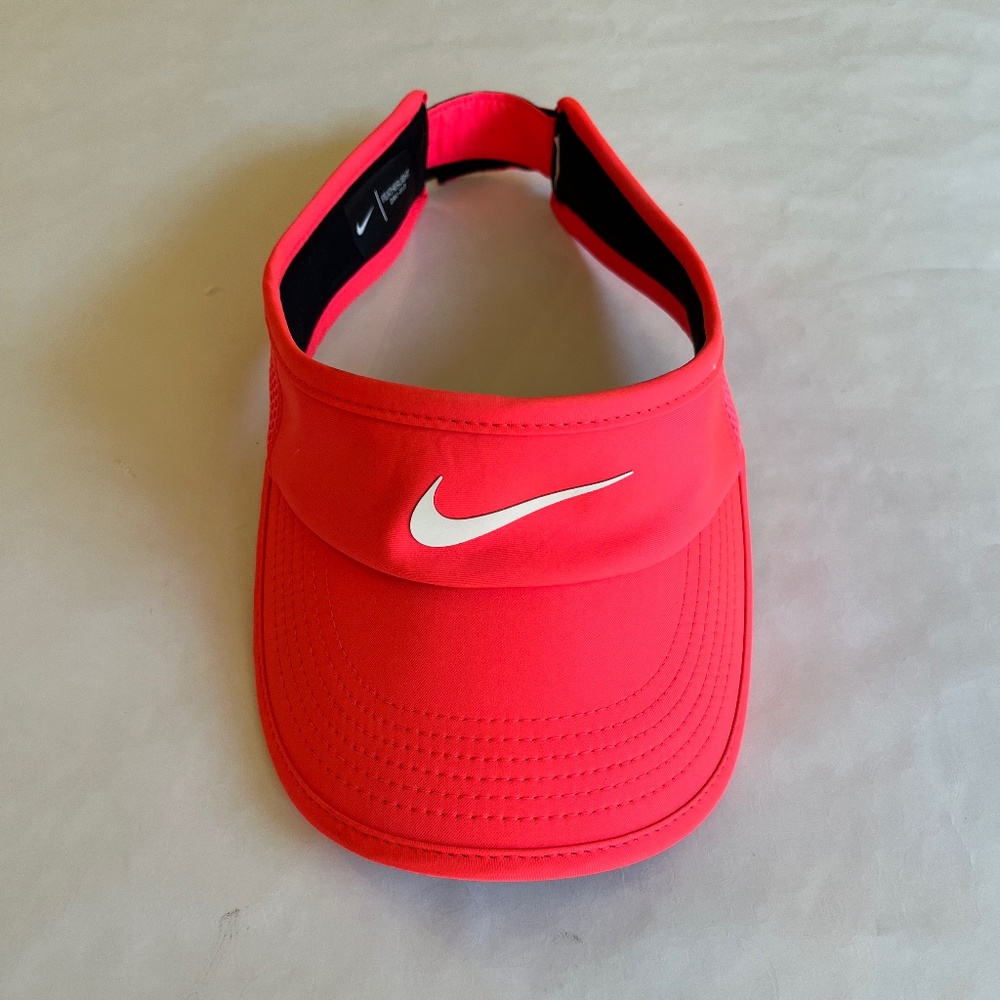 NikeCourt AeroBill Featherlight Tennis Visor